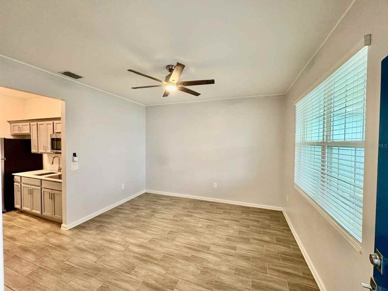 2710 Slash Way - Photo 2 of 9