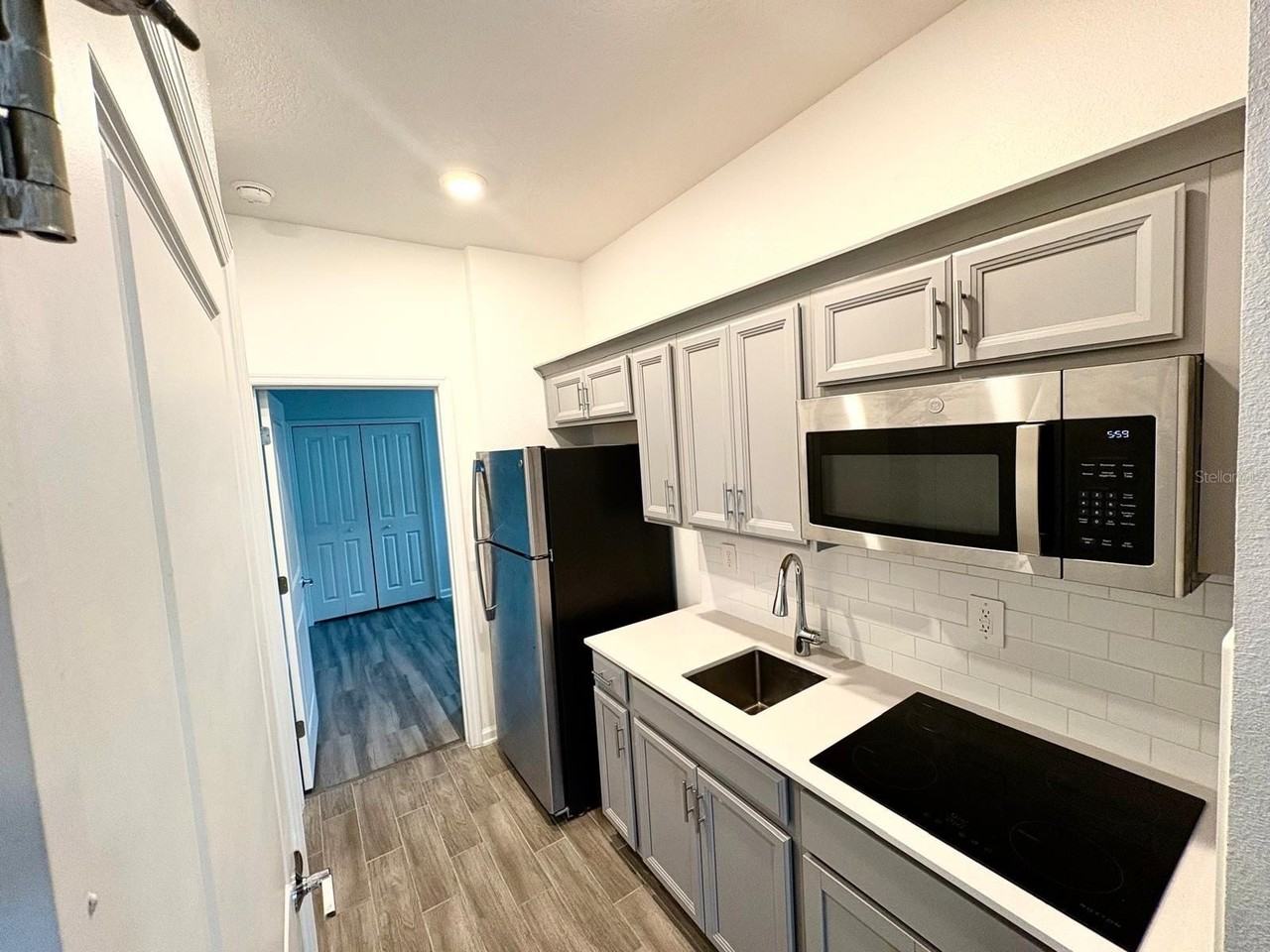 2710 Slash Way - Photo 3 of 9