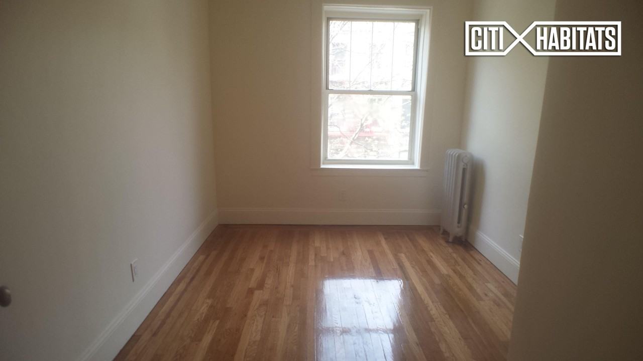 22 Broadway Terrace - Photo 3 of 7