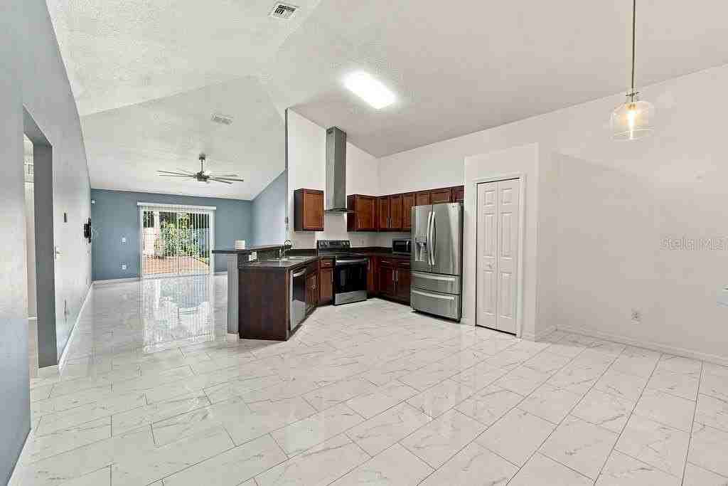 2419 Beach Ave - Photo 3 of 30