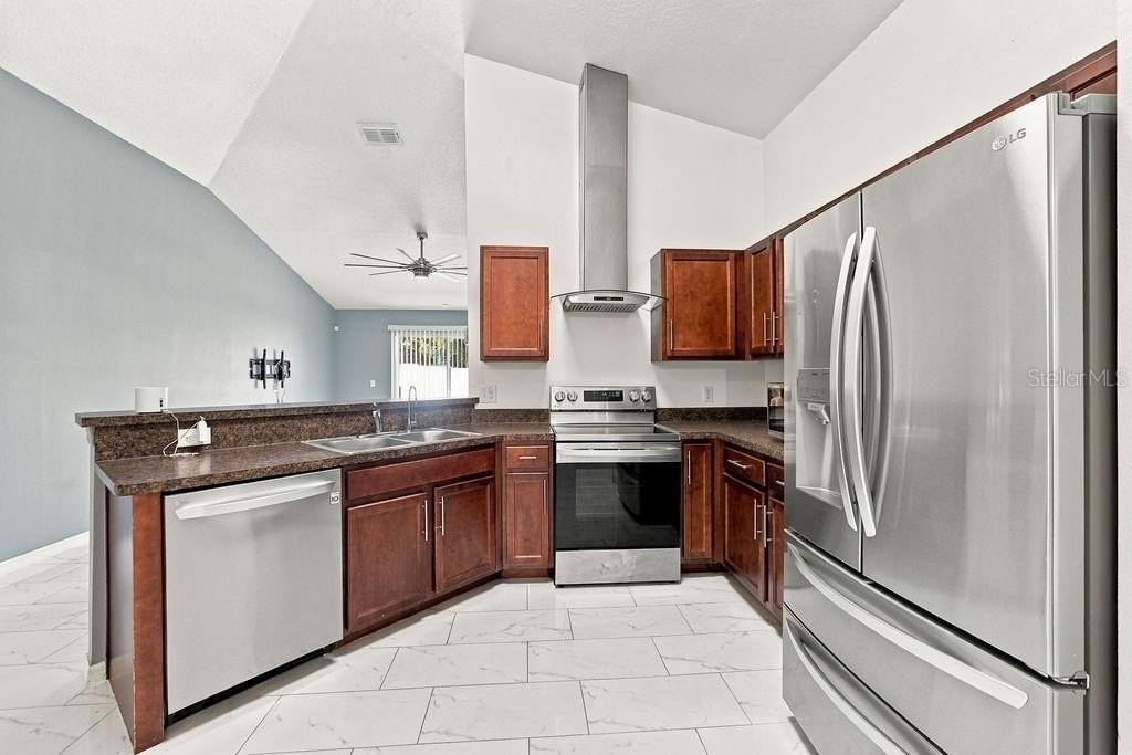 2419 Beach Ave - Photo 4 of 30