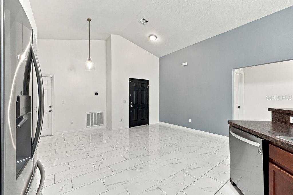 2419 Beach Ave - Photo 6 of 30