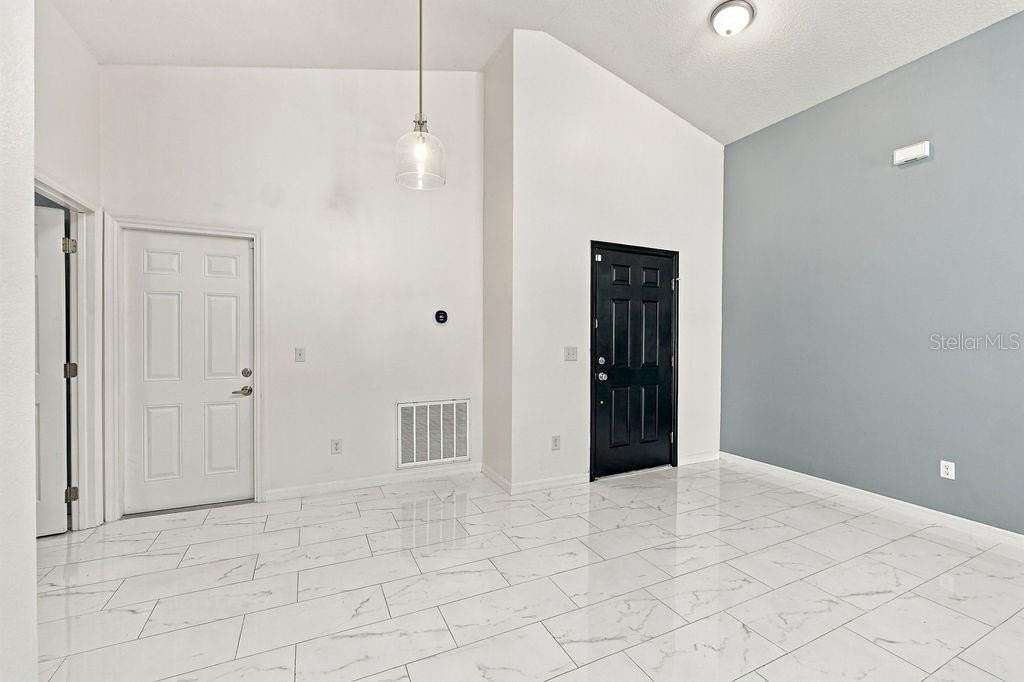 2419 Beach Ave - Photo 7 of 30
