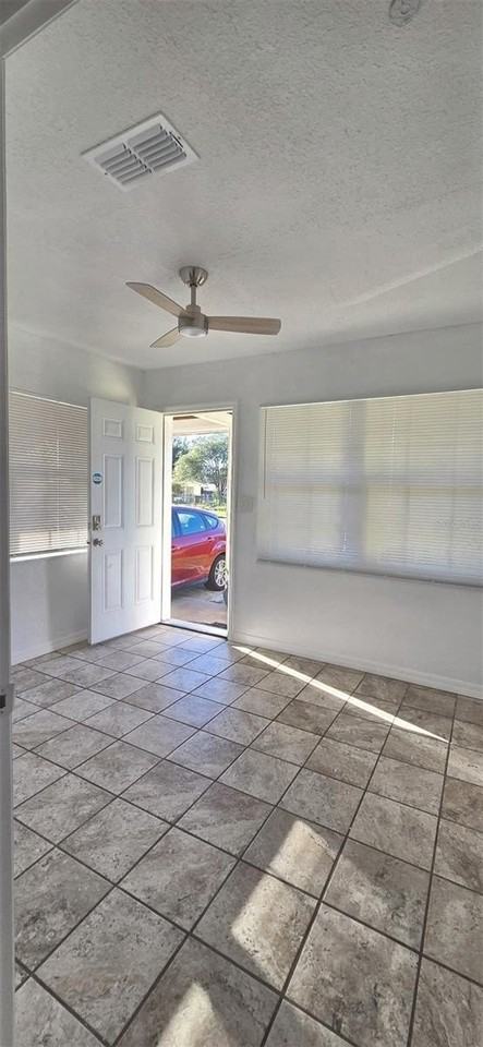 703 Avenue L Se - Photo 7 of 12
