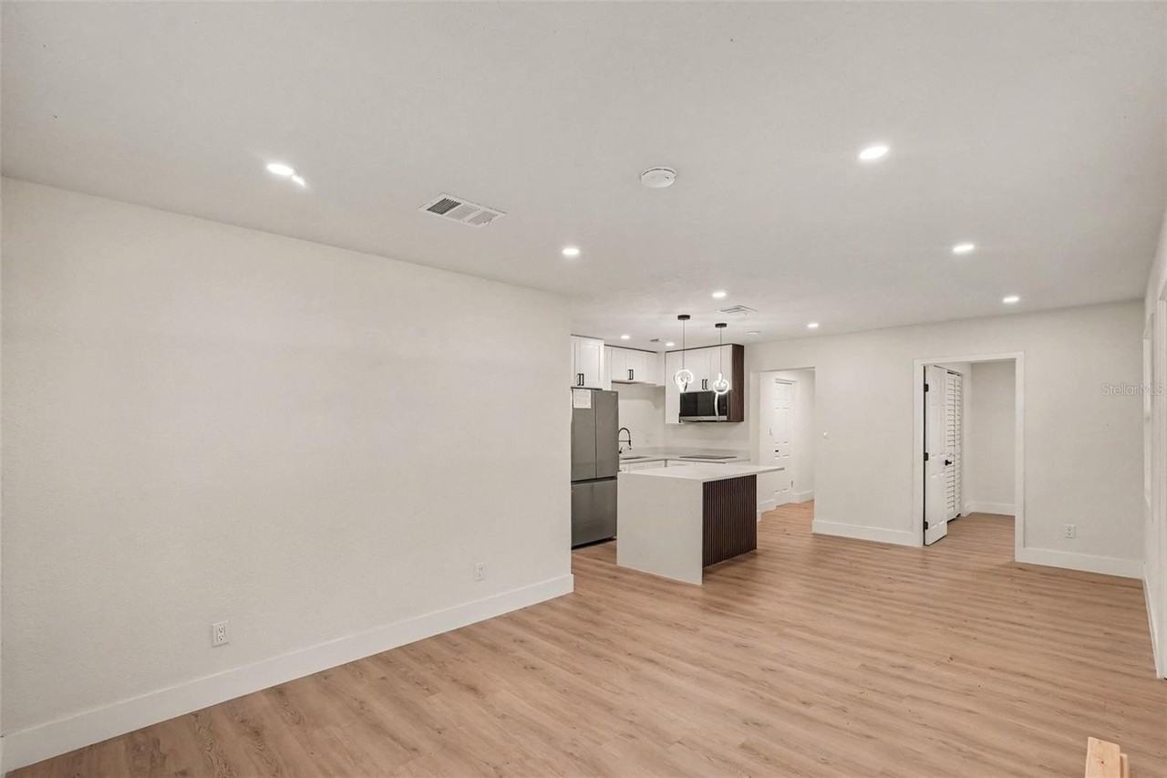 3306 W Wyoming Ave - Photo 4 of 15