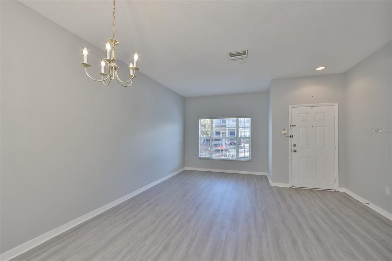 12938 Kings Crossing Dr - Photo 4 of 43