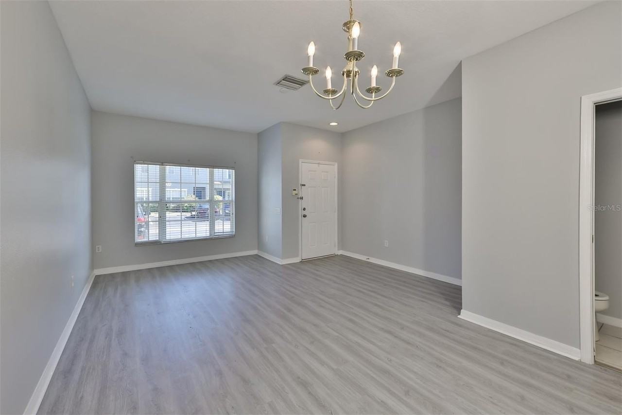 12938 Kings Crossing Dr - Photo 5 of 43