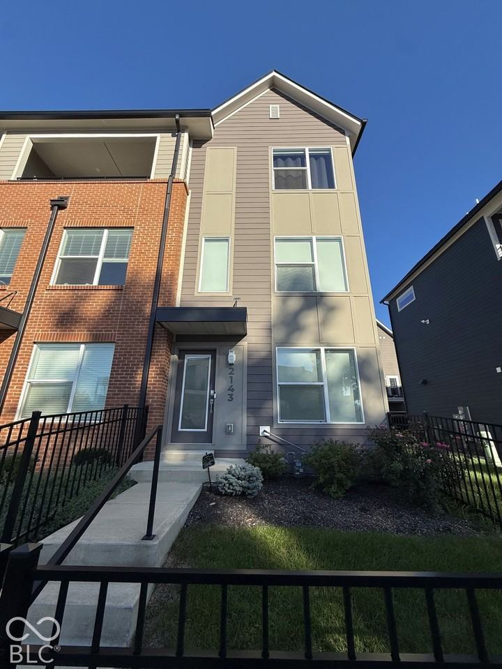 2143 N College Ave - Photo 2 of 26