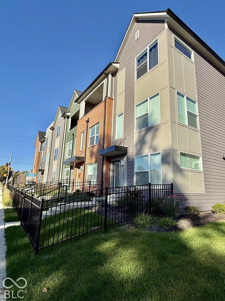 2143 N College Ave - Photo 4 of 26