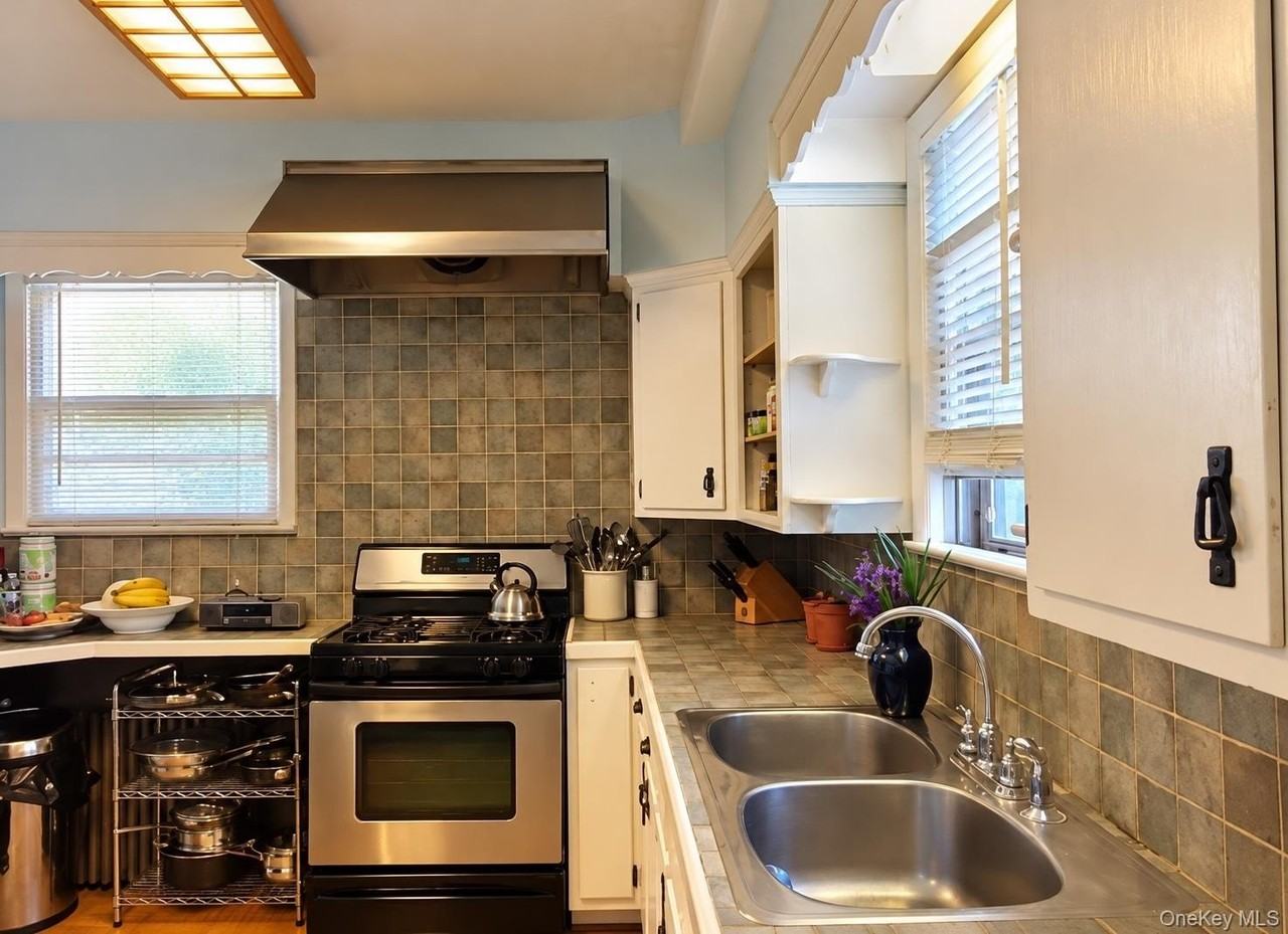 134 N Broadway #1 - Photo 5 of 6
