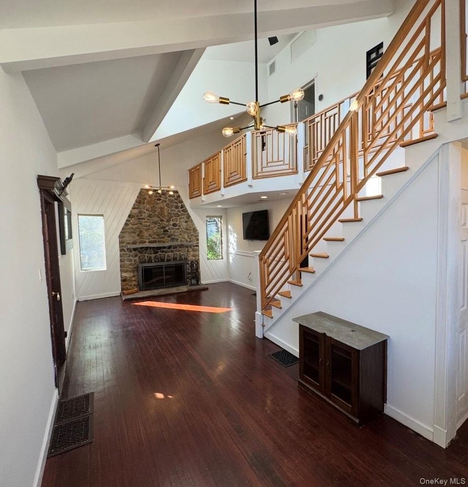 7 Warner Ave - Photo 2 of 10