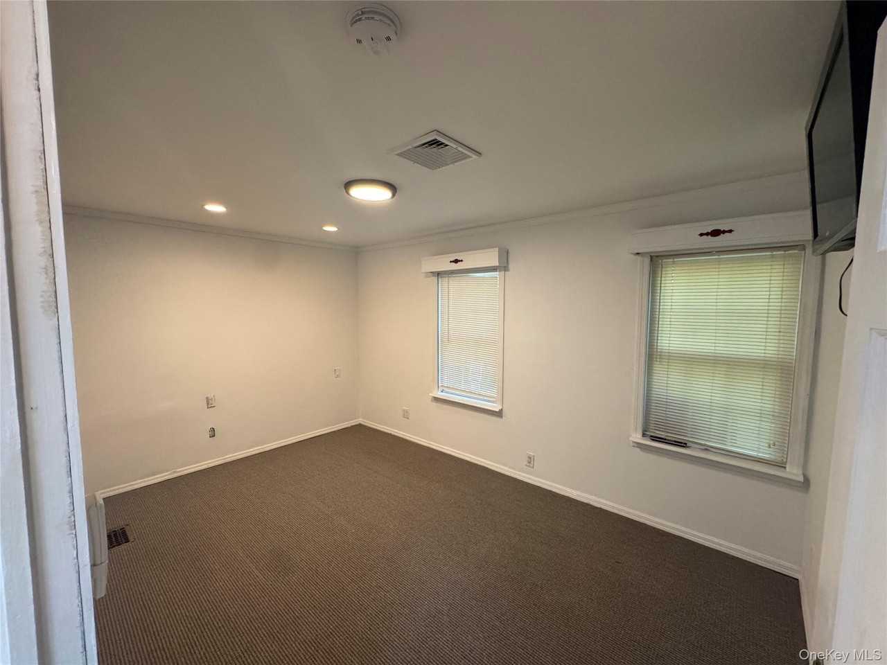 7 Warner Ave - Photo 5 of 10