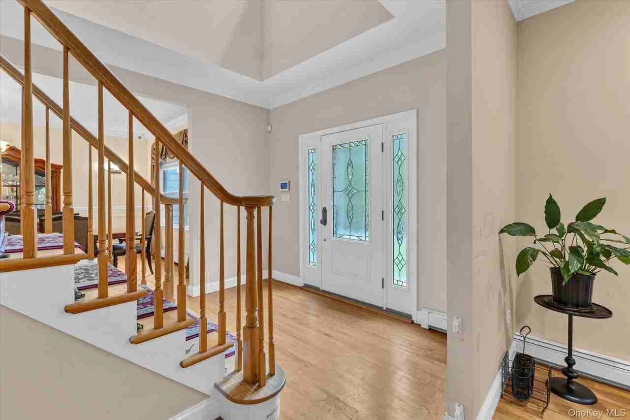 25 Pashen Pl - Photo 2 of 28