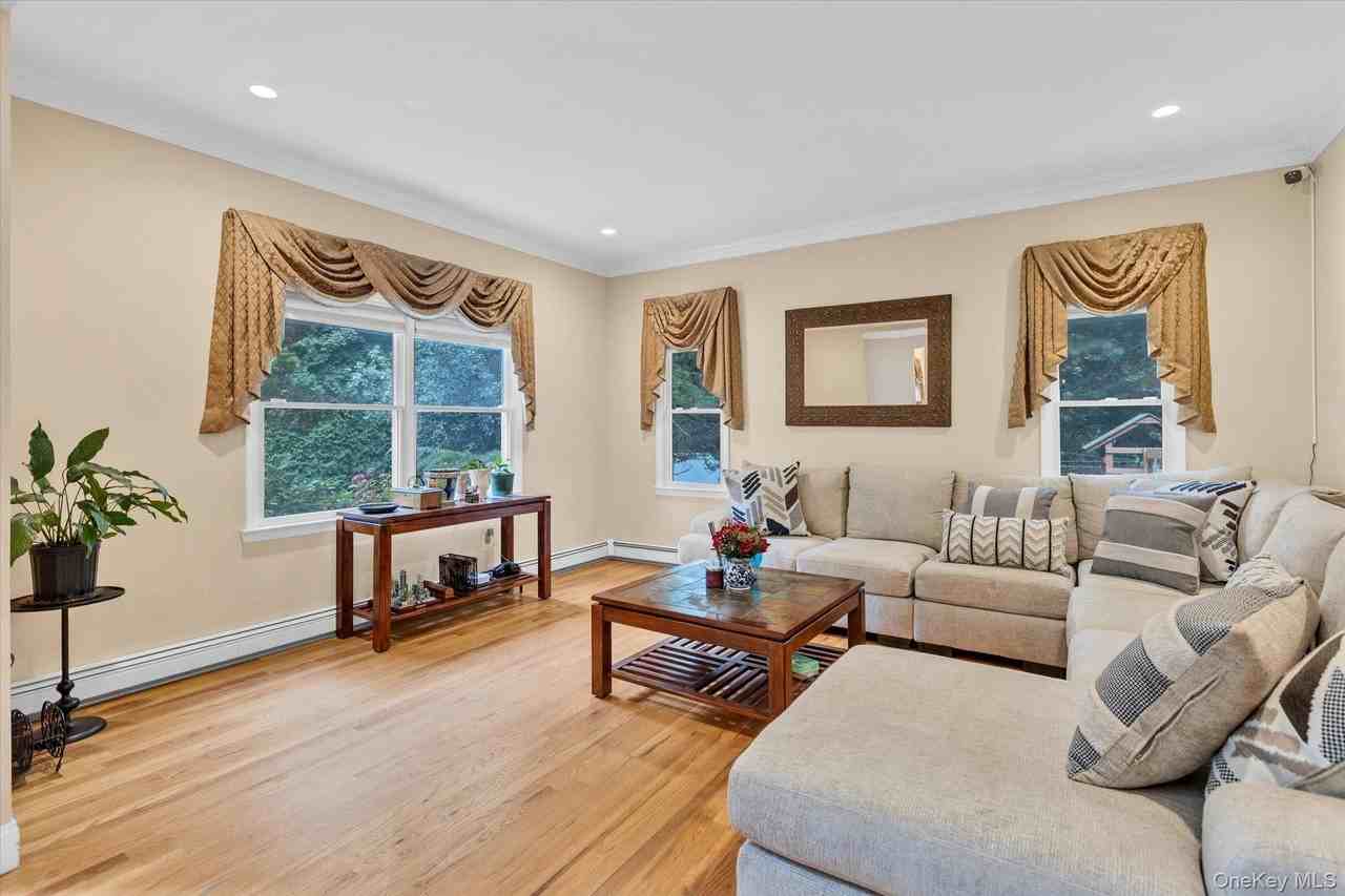 25 Pashen Pl - Photo 4 of 28