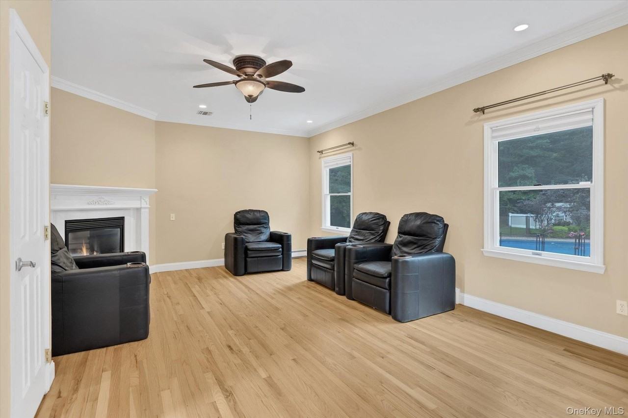 25 Pashen Pl - Photo 6 of 28