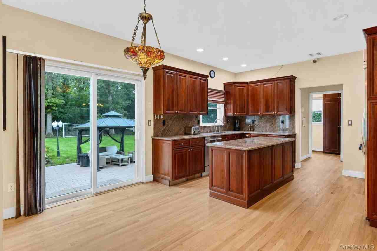 25 Pashen Pl - Photo 7 of 28