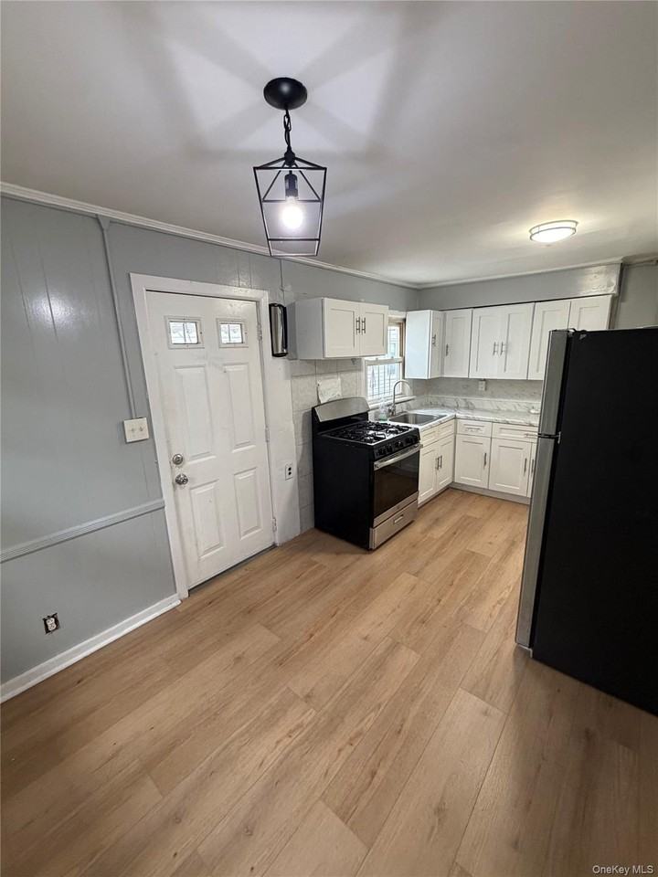 14730 Huxley St - Photo 4 of 11