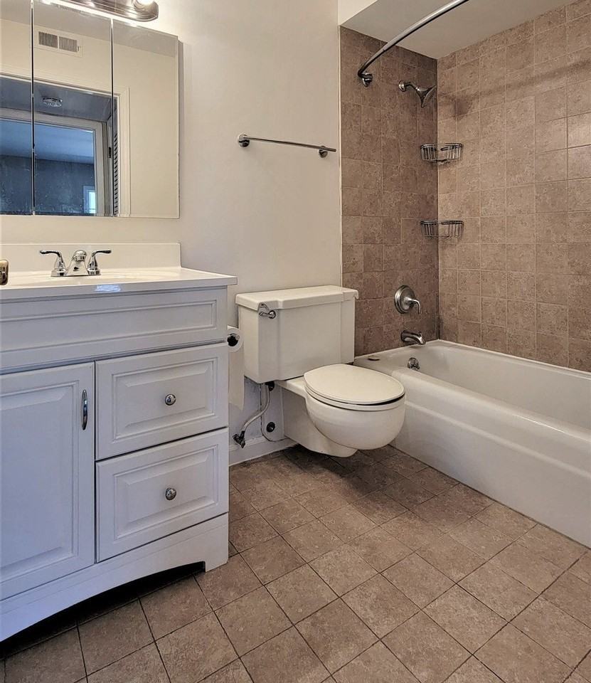 2820 Dundee Rd #10B - Photo 2 of 16