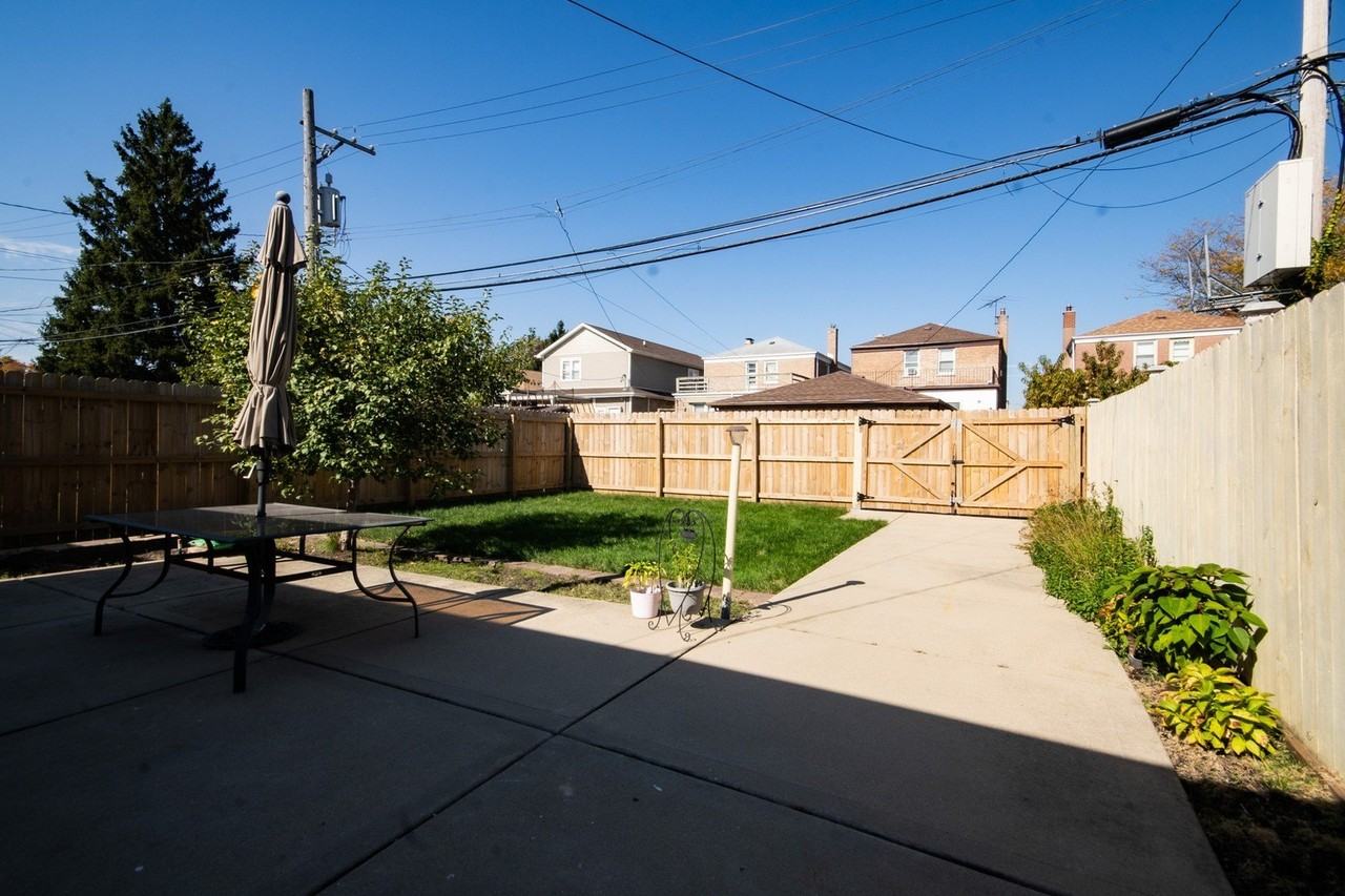 2804 W Estes Ave - Photo 3 of 26