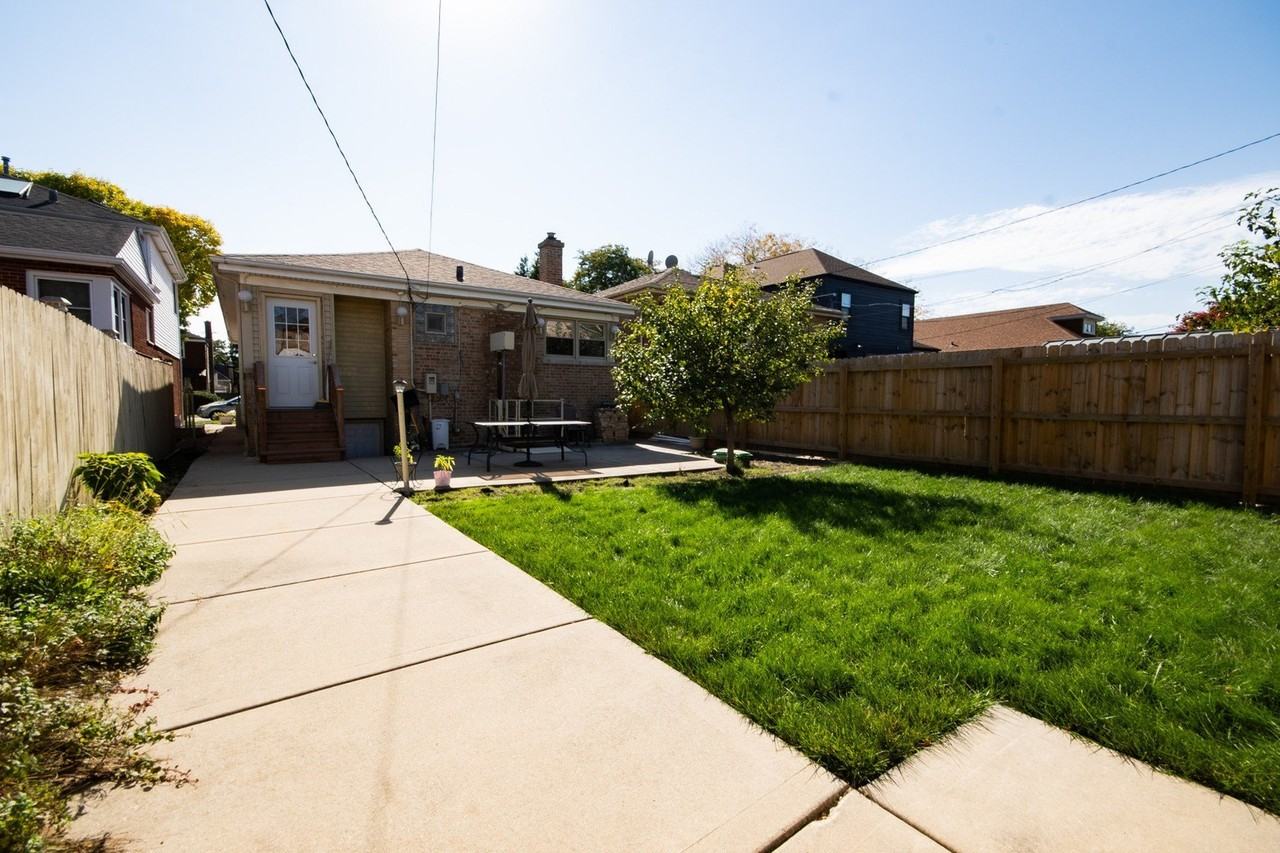 2804 W Estes Ave - Photo 4 of 26