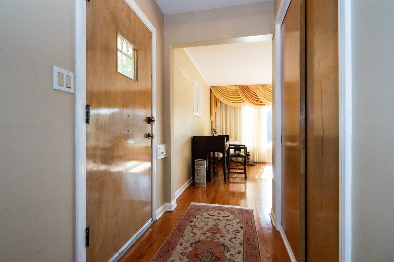 2804 W Estes Ave - Photo 5 of 26
