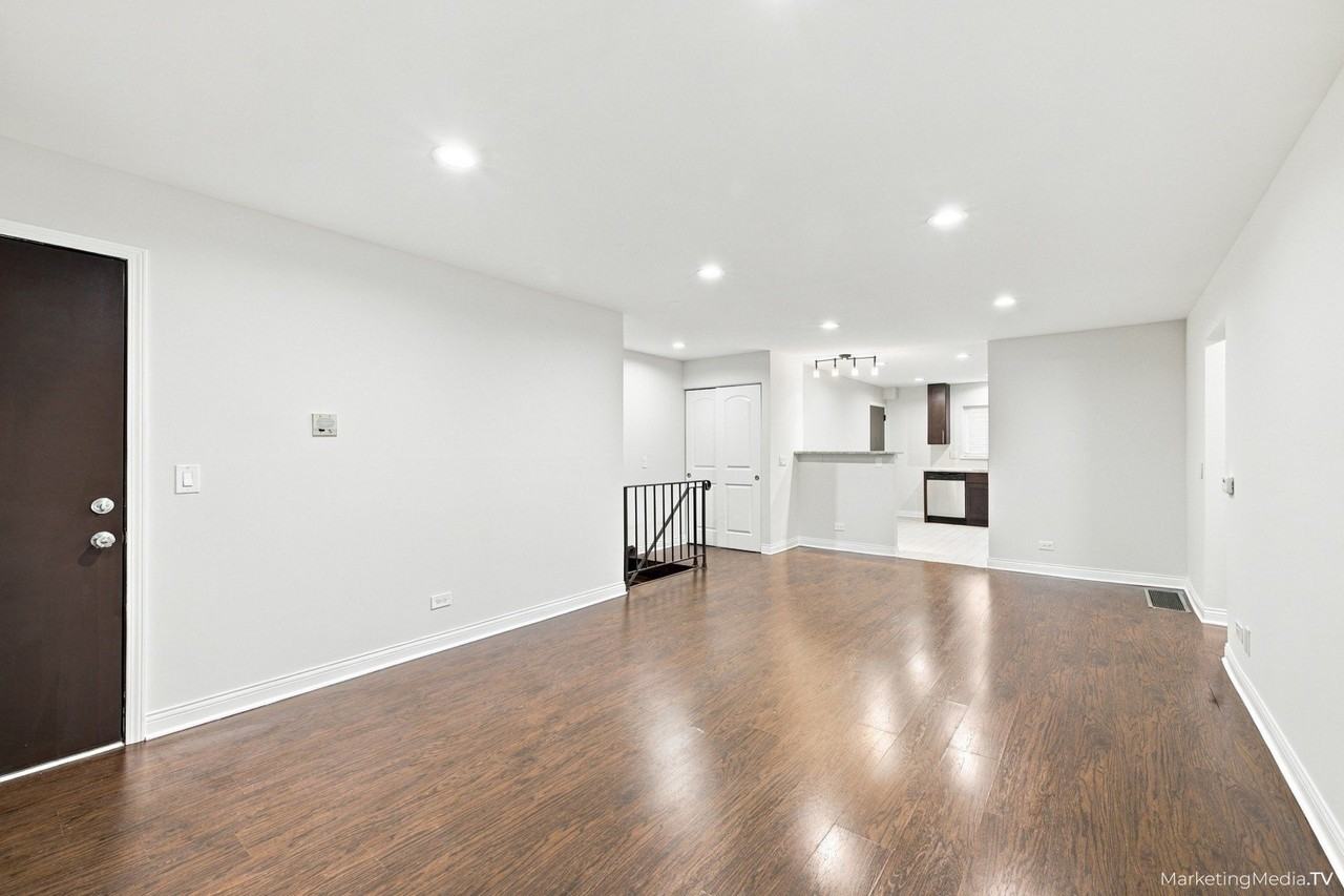 400 E Kensington Rd #B - Photo 4 of 31