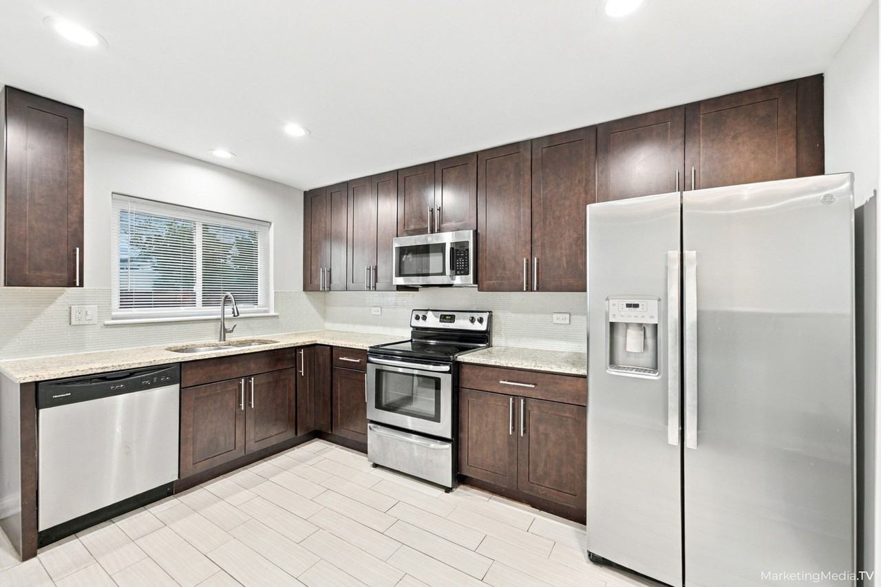 400 E Kensington Rd #B - Photo 5 of 31