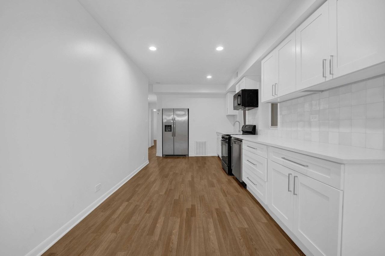 2937 N Washtenaw Ave #1 - Photo 2 of 22