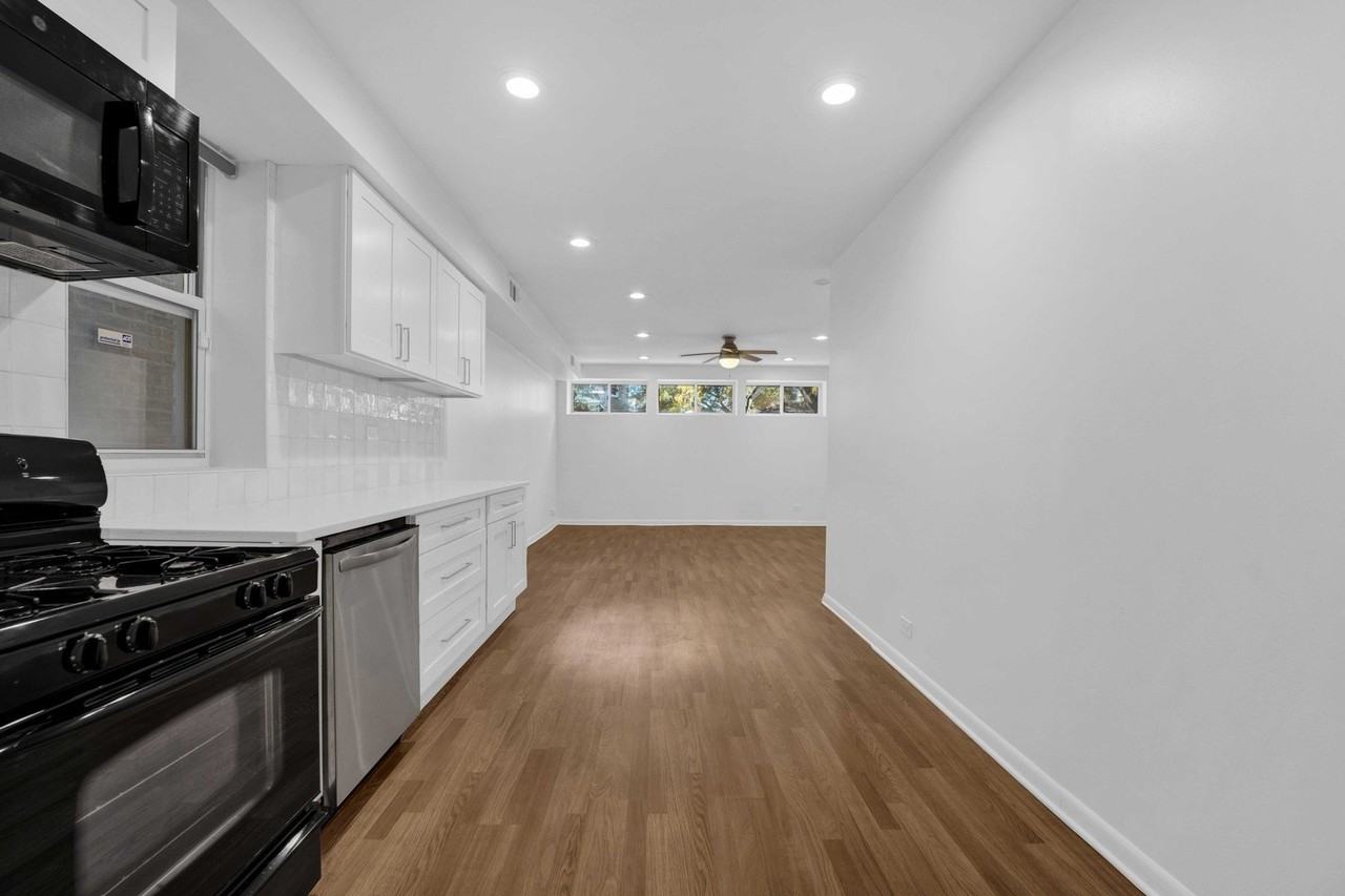 2937 N Washtenaw Ave #1 - Photo 5 of 22