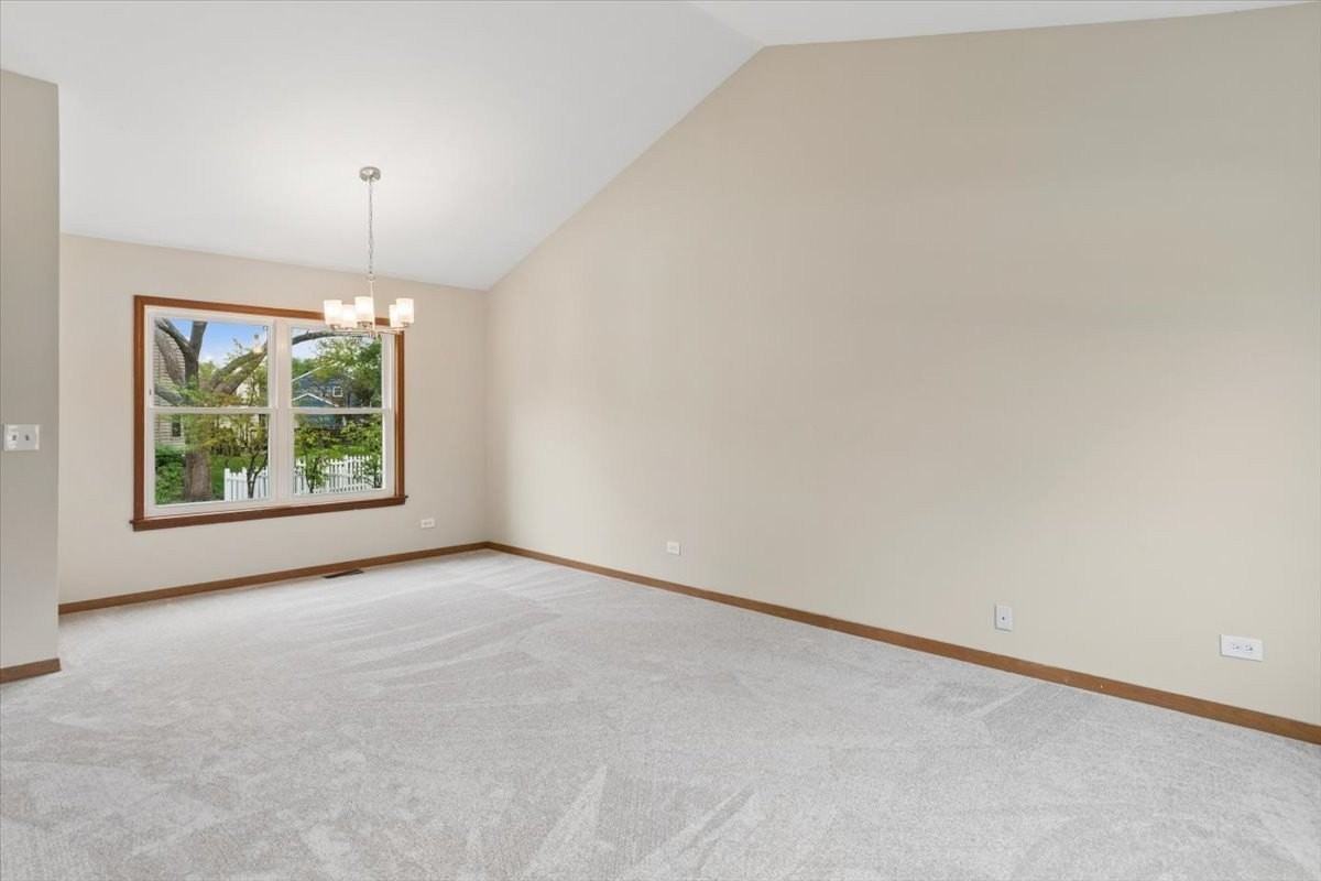 1440 Carleton Ave - Photo 3 of 21