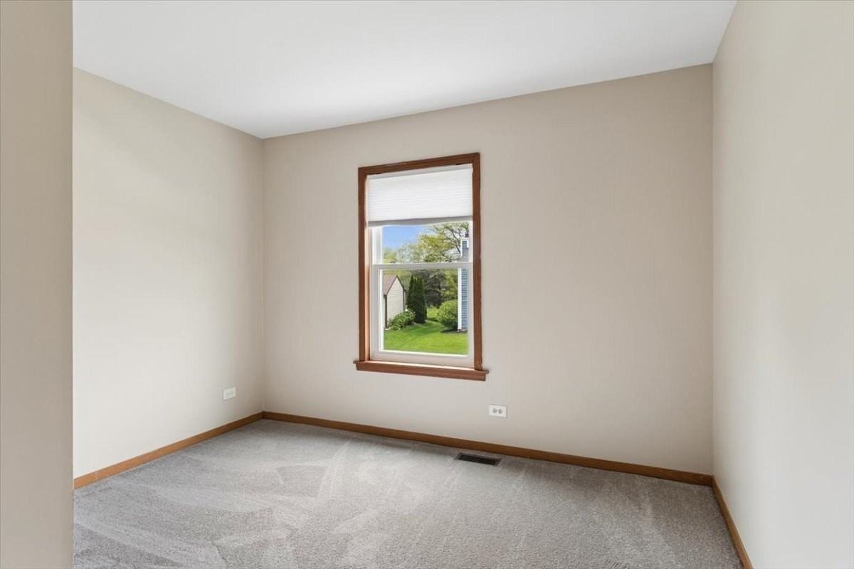 1440 Carleton Ave - Photo 6 of 21