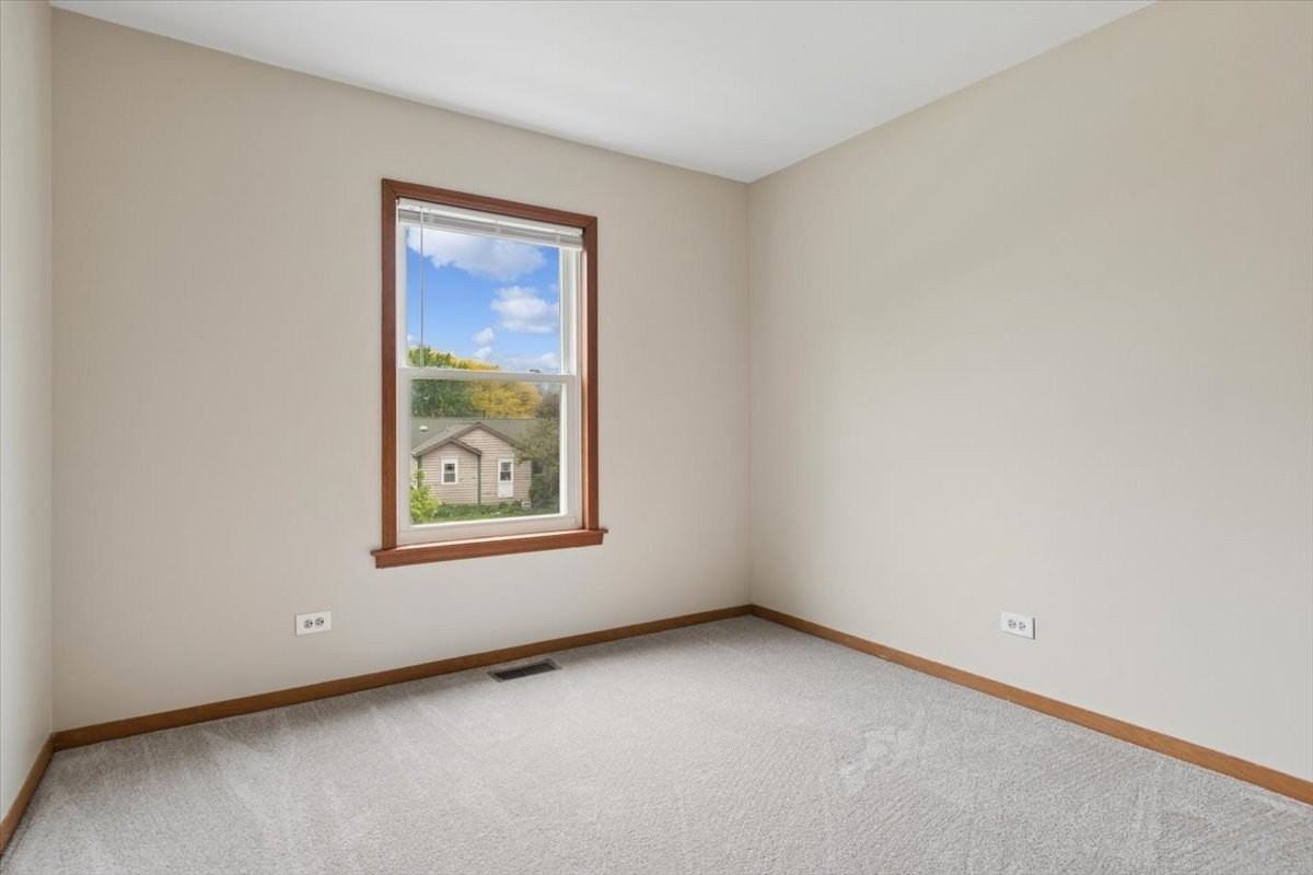 1440 Carleton Ave - Photo 7 of 21