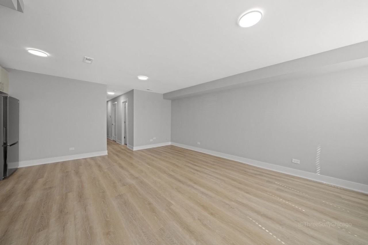 2702 S Homan Ave #2 - Photo 4 of 11