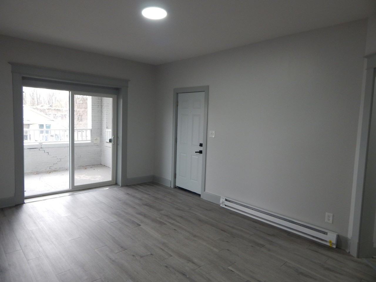 307 Stone St #1A - Photo 3 of 12