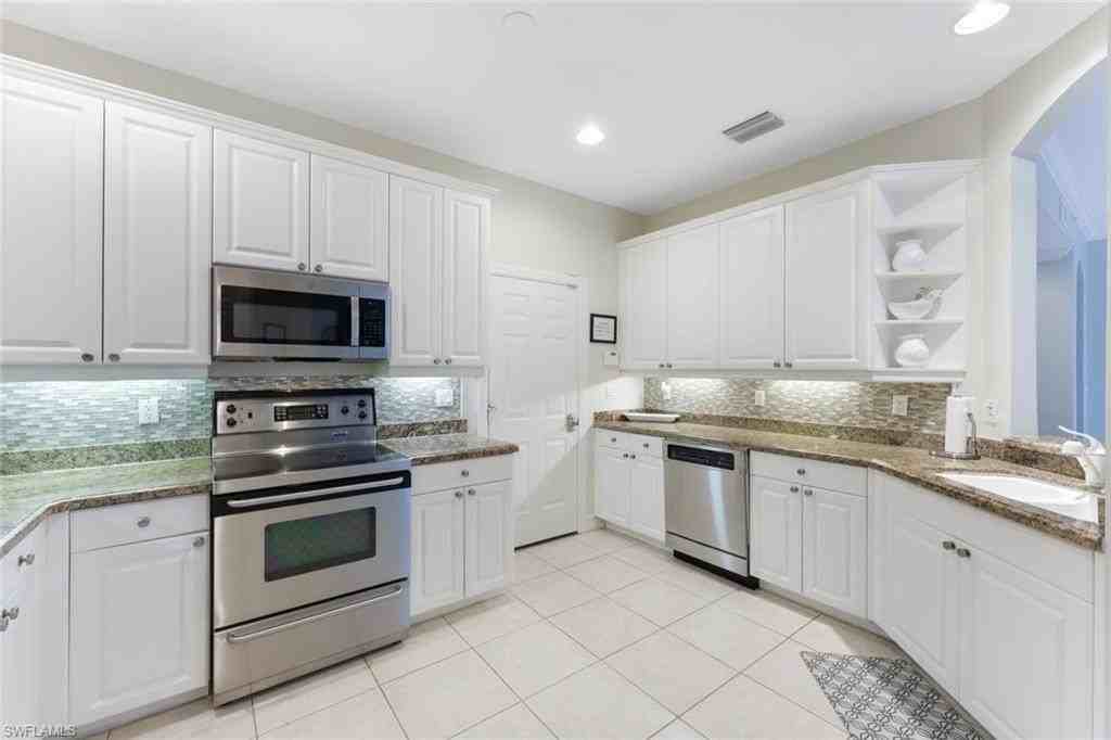 2662 Bolero Dr #10 - Photo 5 of 22
