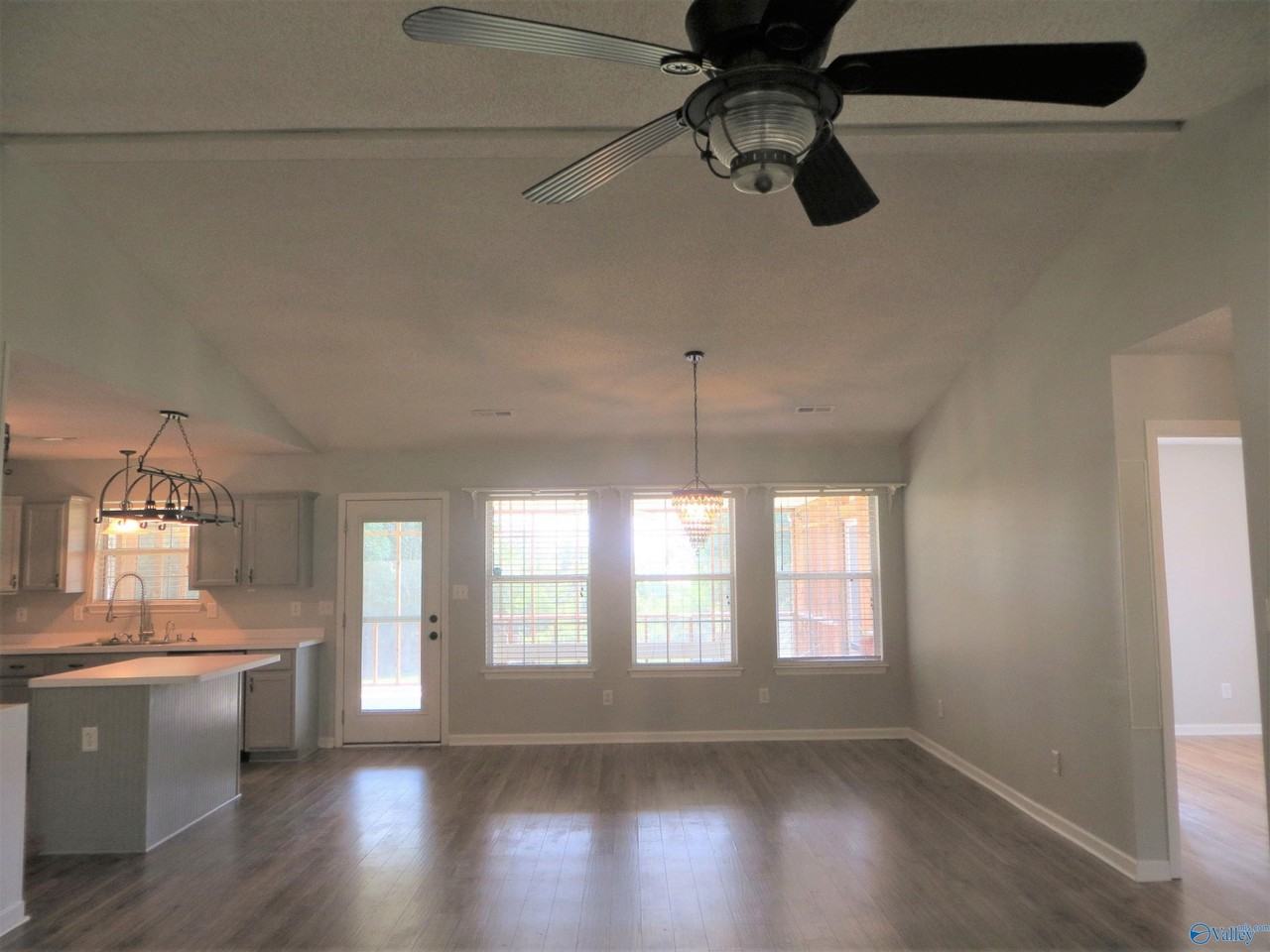 105 Royalty Ct - Photo 2 of 23