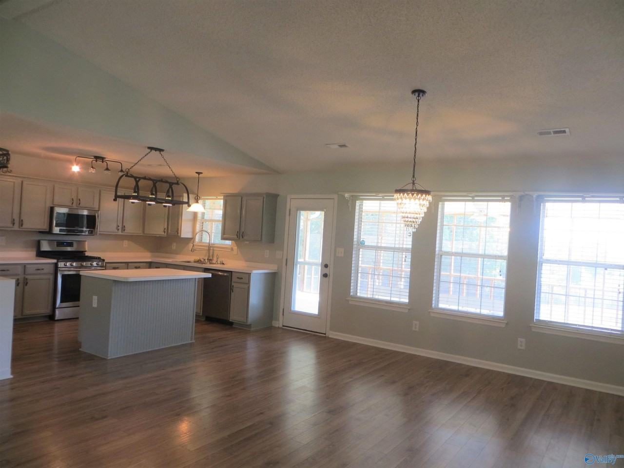 105 Royalty Ct - Photo 3 of 23