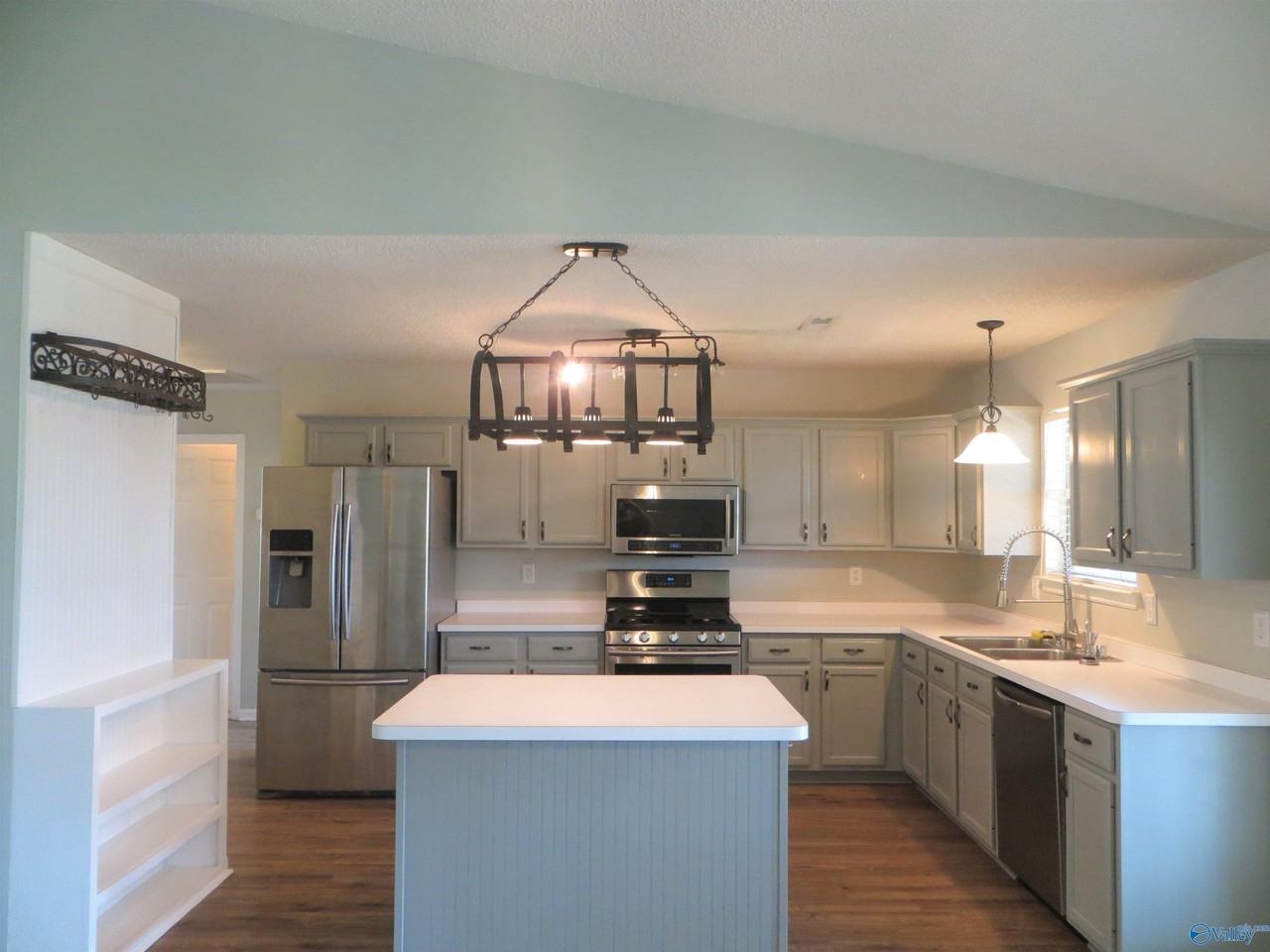 105 Royalty Ct - Photo 5 of 23