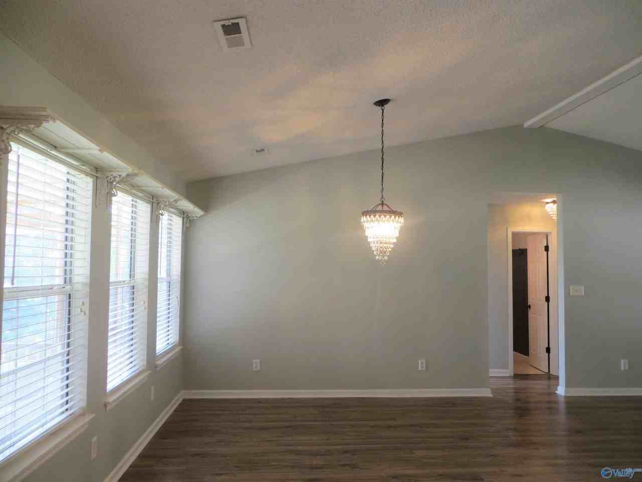 105 Royalty Ct - Photo 6 of 23