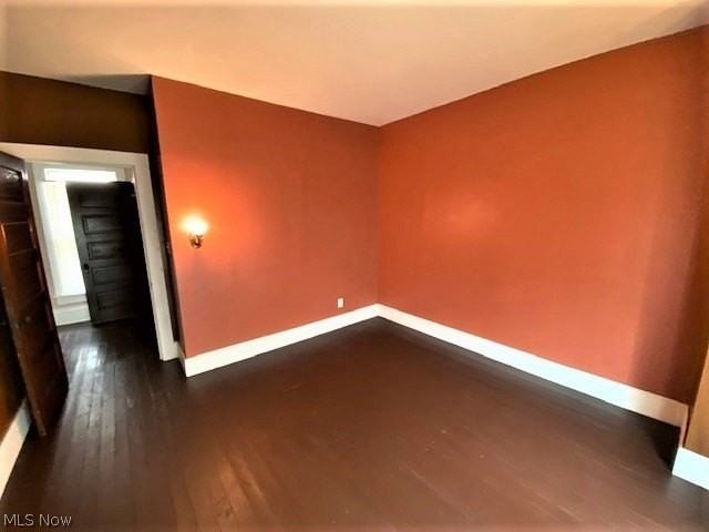 548 Woodlawn Ave - Photo 4 of 14