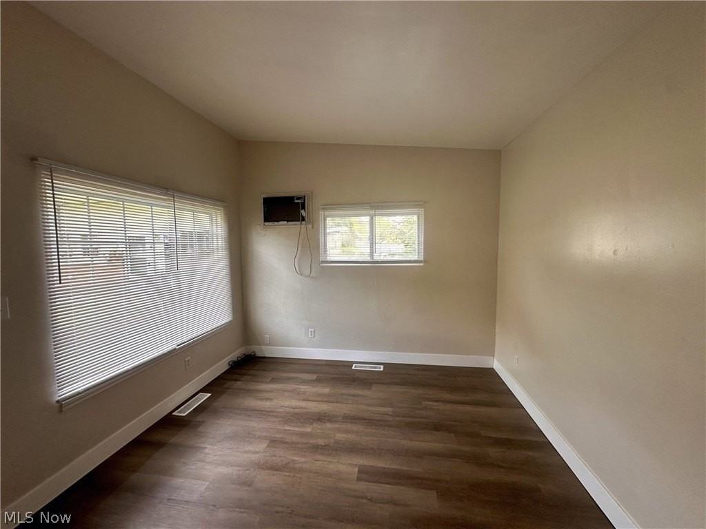 2356 Newton St - Photo 3 of 7