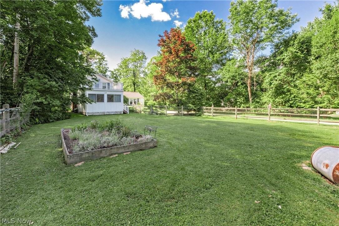 15879 Hemlock Rd - Photo 3 of 47