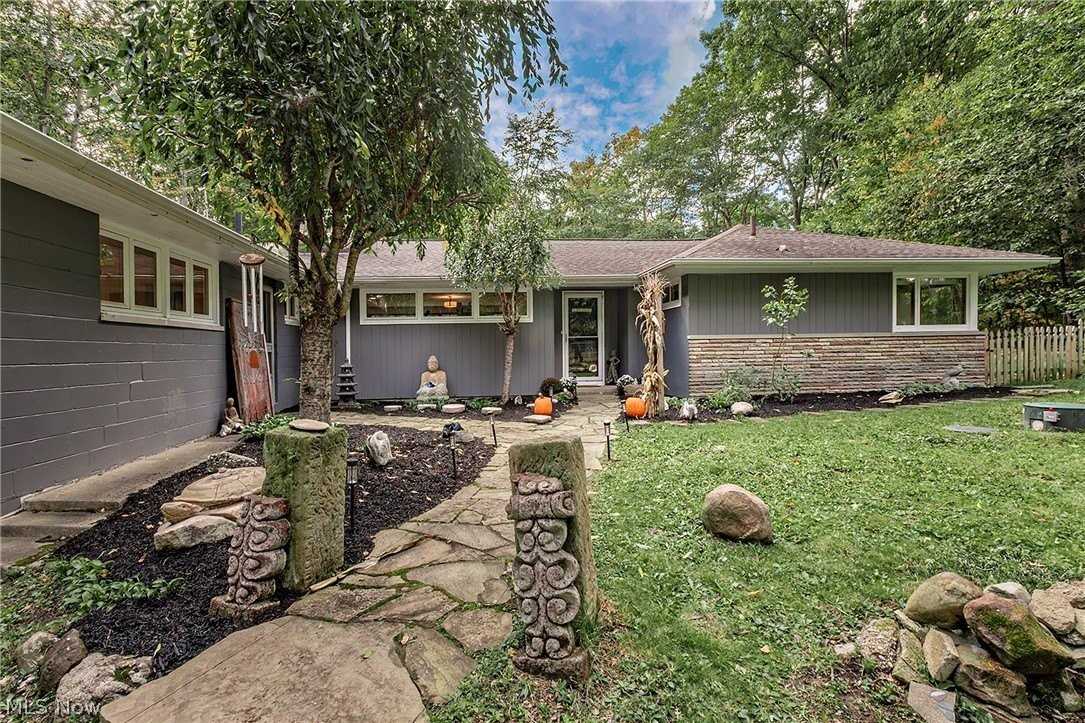 8165 Chagrin Mills Rd - Photo 3 of 49