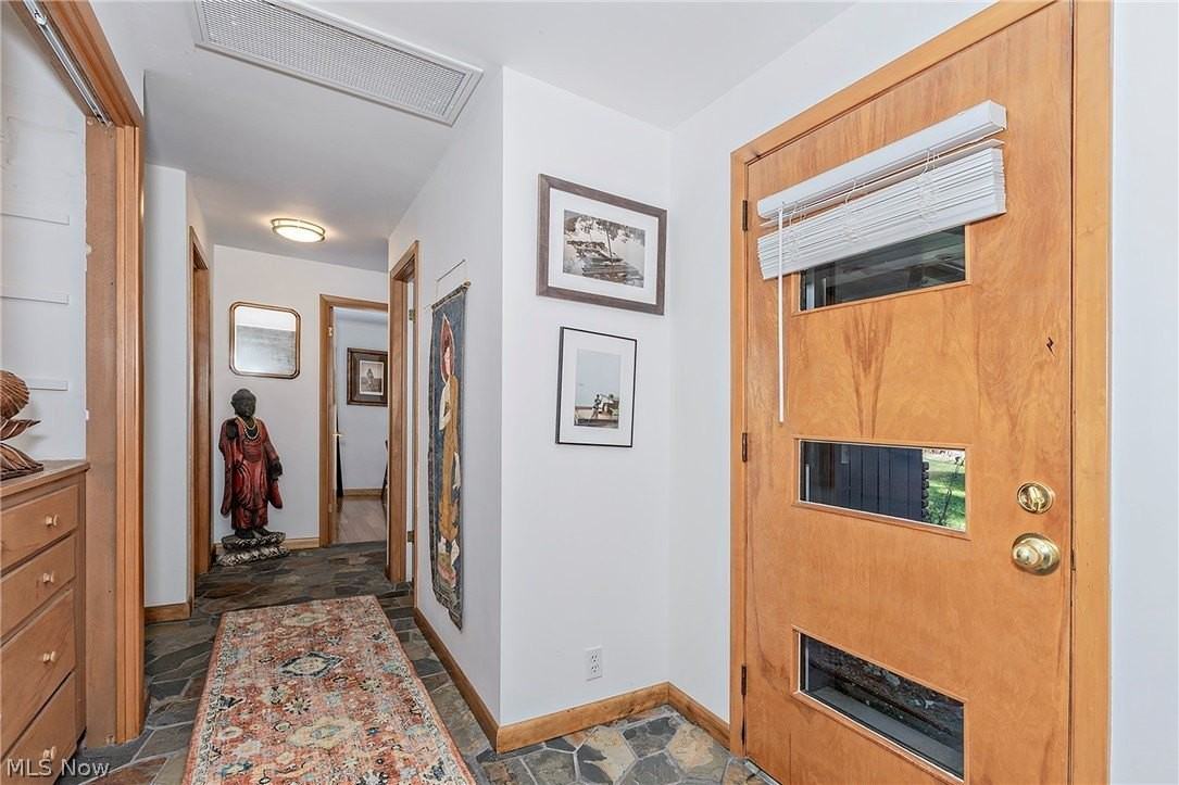 8165 Chagrin Mills Rd - Photo 4 of 49
