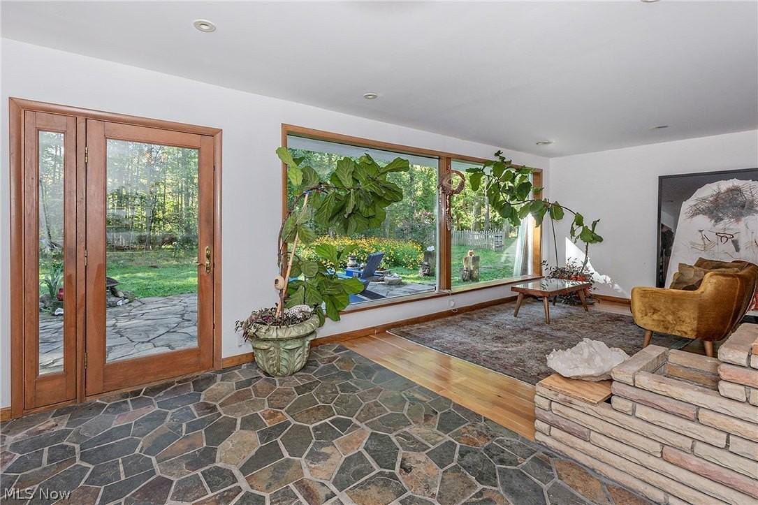 8165 Chagrin Mills Rd - Photo 5 of 49