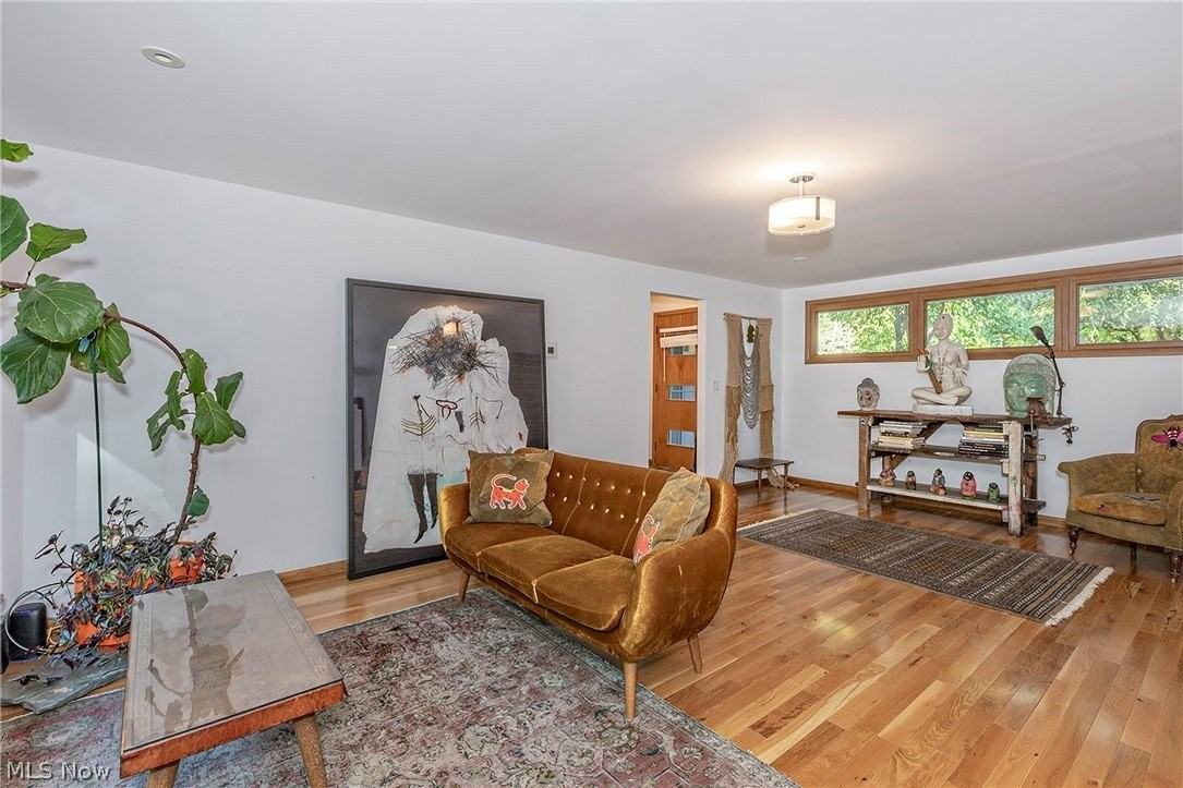 8165 Chagrin Mills Rd - Photo 7 of 49