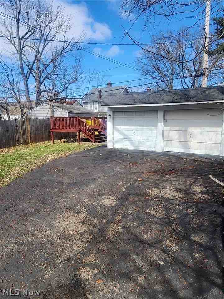 16117 Glendale Ave - Photo 4 of 22