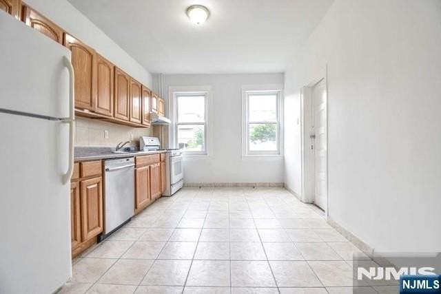 243 Washington Pl #1stFL - Photo 2 of 8