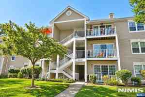 featured image of 898 Tuliptree Ct