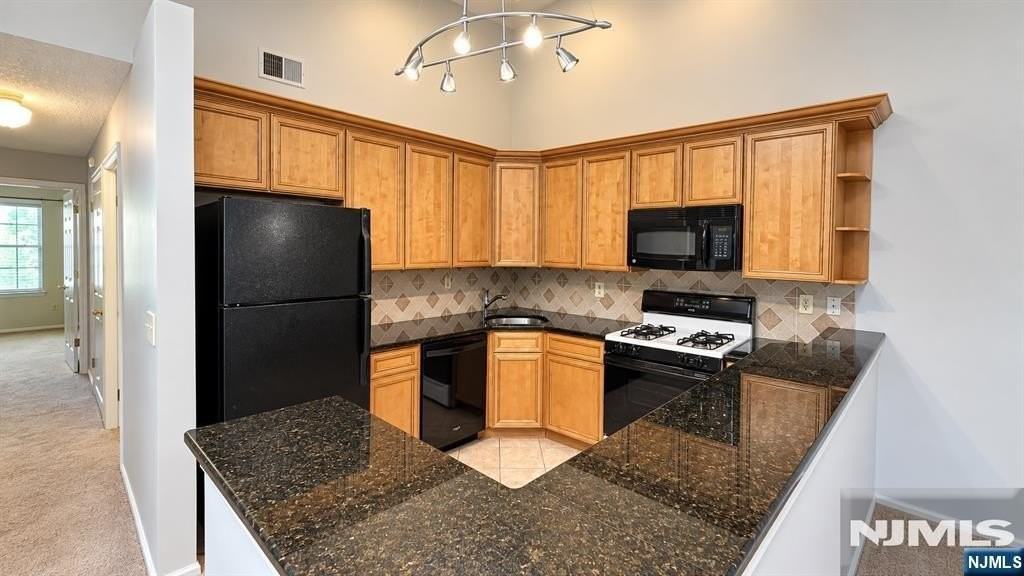 898 Tuliptree Ct - Photo 4 of 16